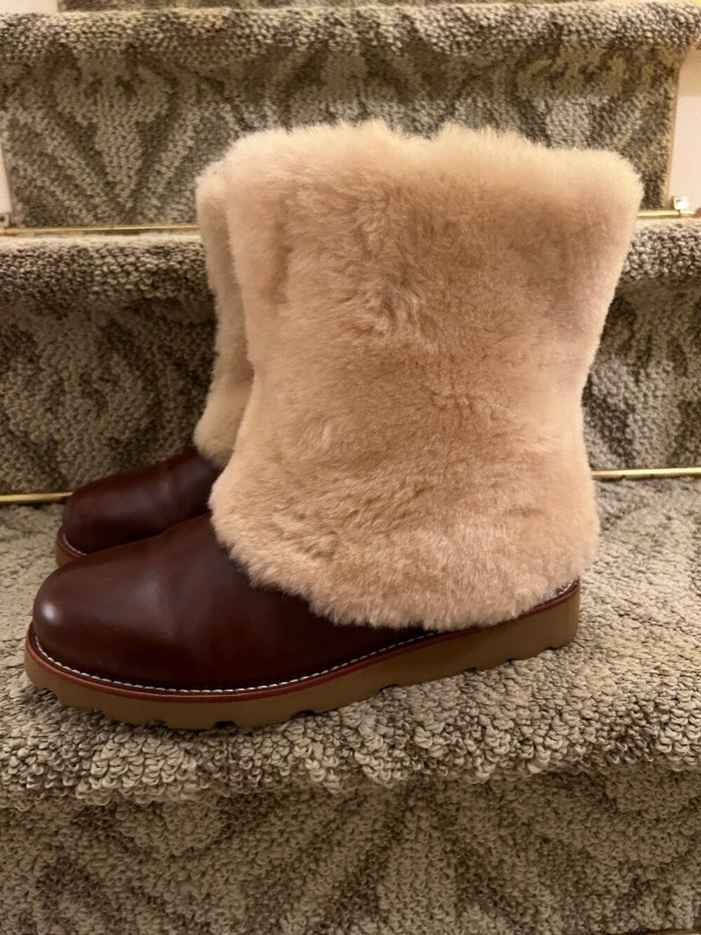 GUC Women's UGG Australia Maylin Sheepskin Boots Chestnut Brown Ivory US Size 9 - Picture 5 of 14